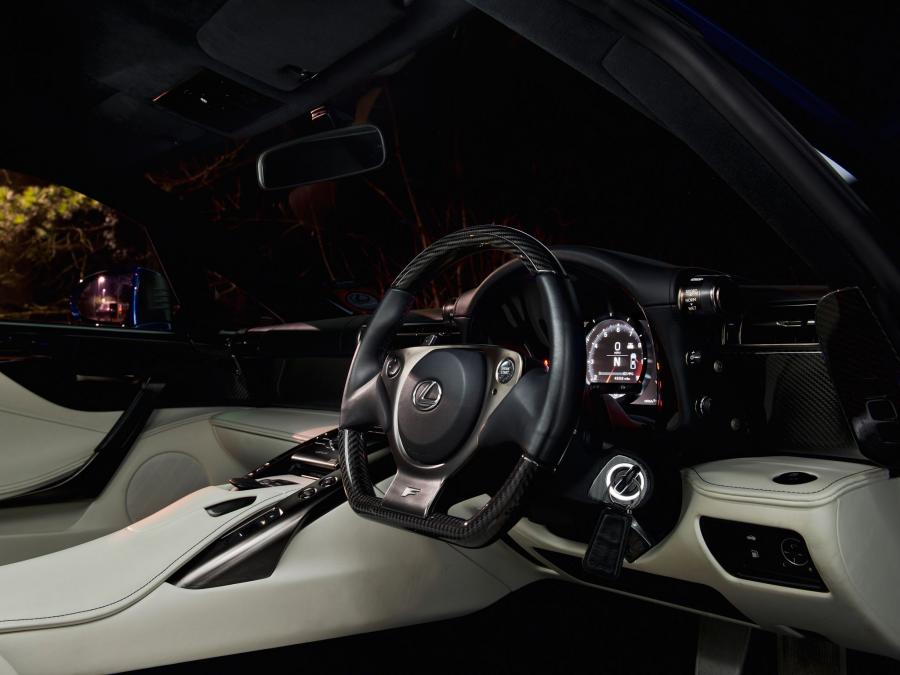  Lexus LF-A 2010 года  (UK) (фото 12 из 12)